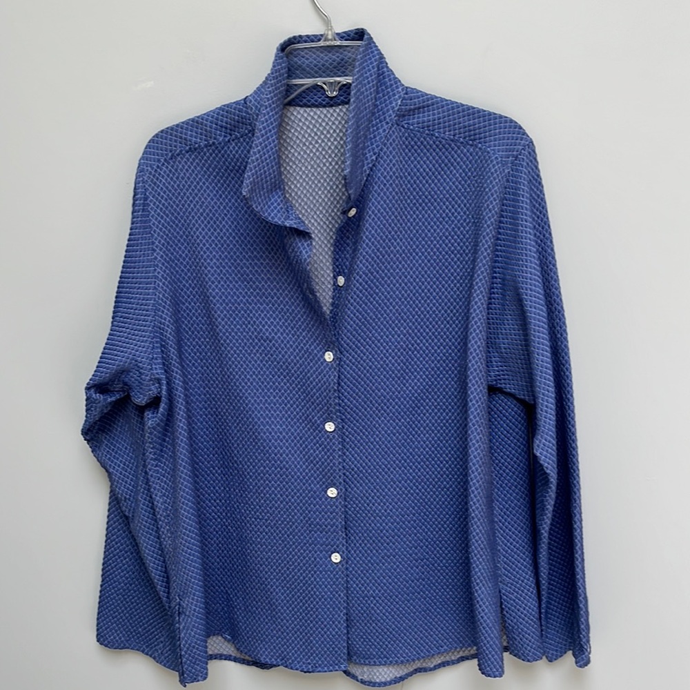 Beautiful Jill McGowan purple blouse with side vents. Size L - great condition.